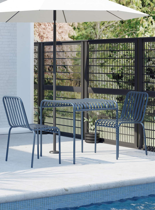 Chaise d’extérieur Enid supporte jusqu’à 136 kg. bleu foncé