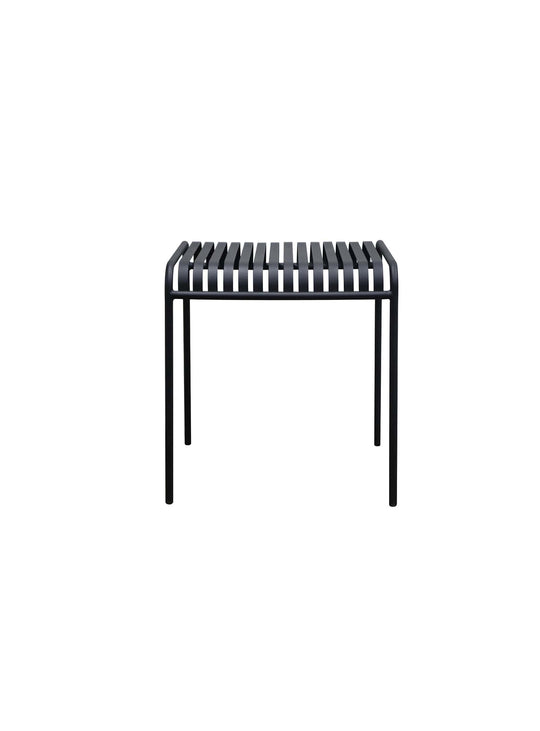 Table Enid noire : design épuré, résistante aux intempéries.