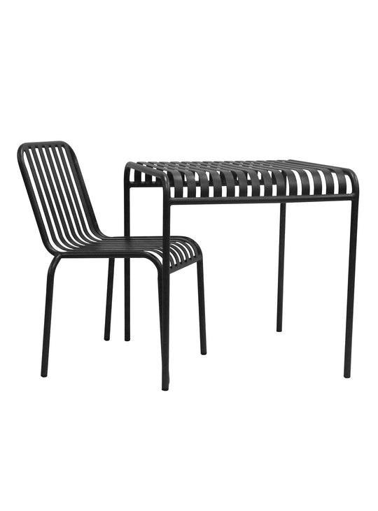 Table extérieure Enid : noire, élégante, résistante et compacte.