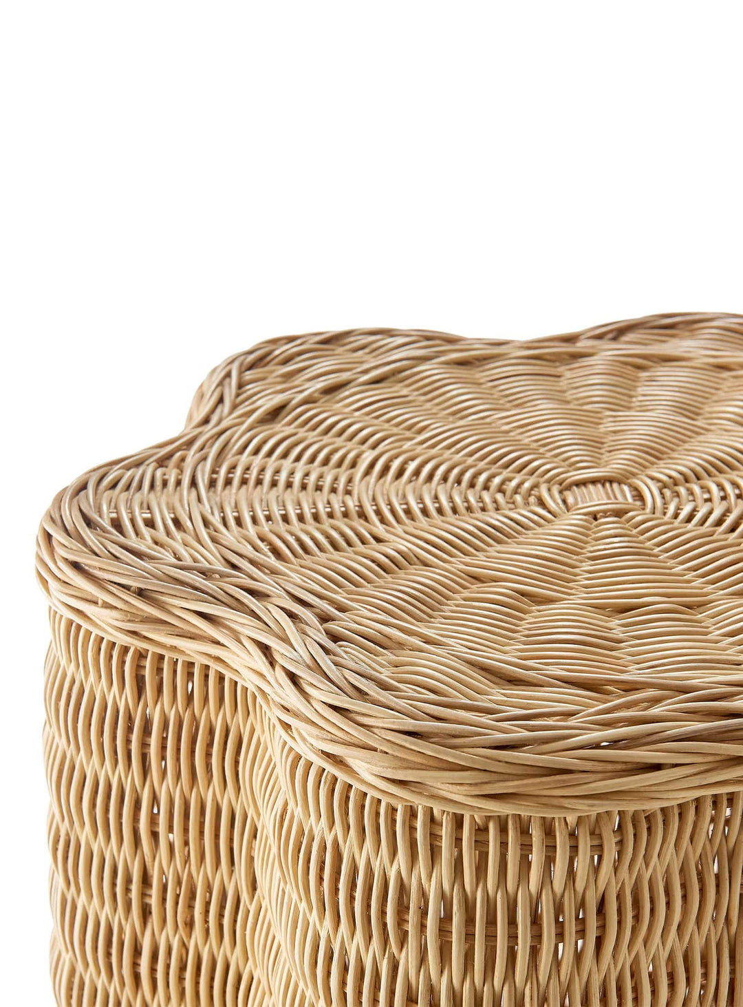 Table d’appoint Erika : allure sculpturale et esprit bohème chic.