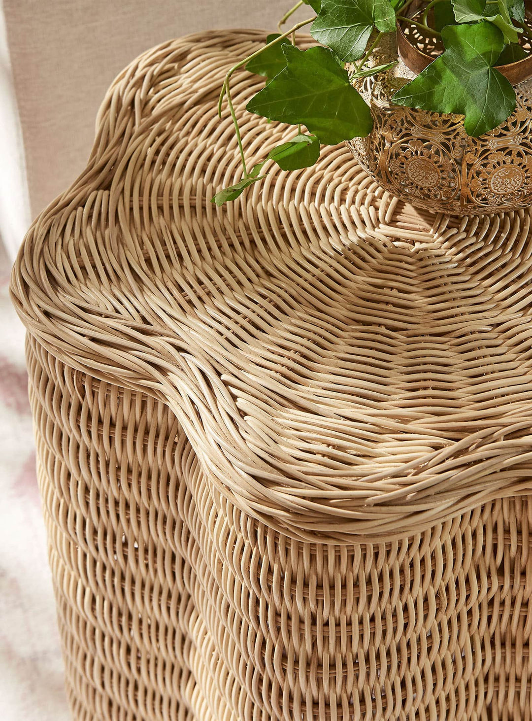 Table en rotin Erika : naturel, originalité et raffinement.