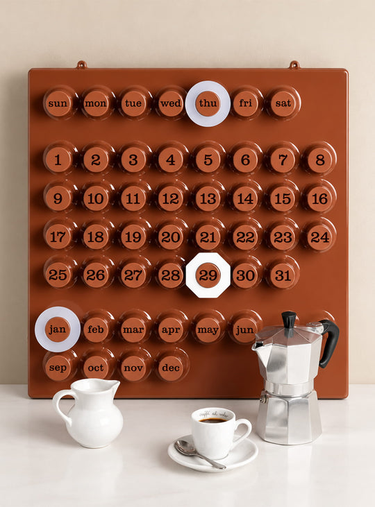Calendrier perpétuel Ring-A-Date Café Mousse d'Euroway, une édition limitée inspirée du café italien. Café mousse