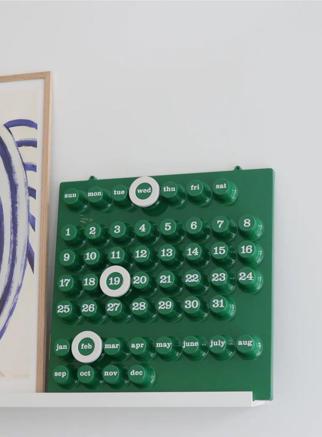 Calendrier perpétuel Ring-A-Date d'Euroway avec trois anneaux mobiles pour composer la date de façon ludique. vert