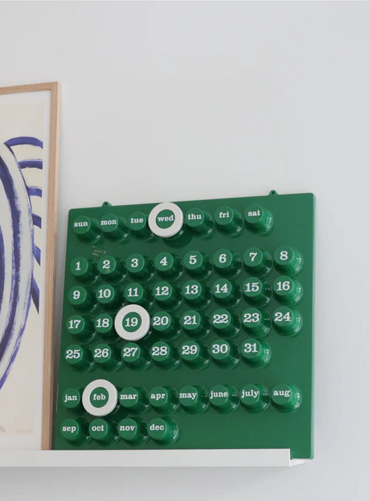 Calendrier perpétuel Ring-A-Date d'Euroway avec trois anneaux mobiles pour composer la date de façon ludique. vert