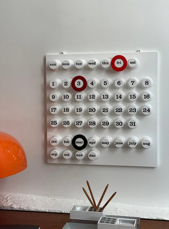 Calendrier perpétuel Ring-A-Date d'Euroway avec anneaux rotatifs, pour afficher la date dans un style rétro italien. blanc