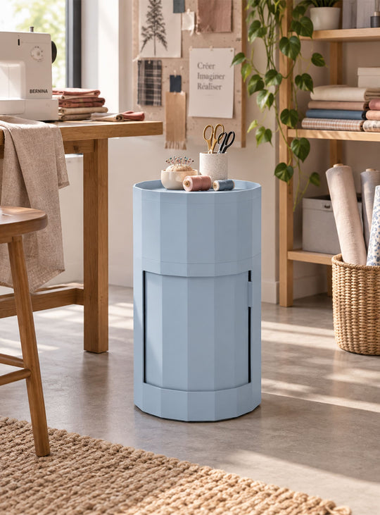Table d'appoint Facet 101 de HKliving en plastique recyclé, pratique comme table de chevet ou bout de canapé. bleu clair