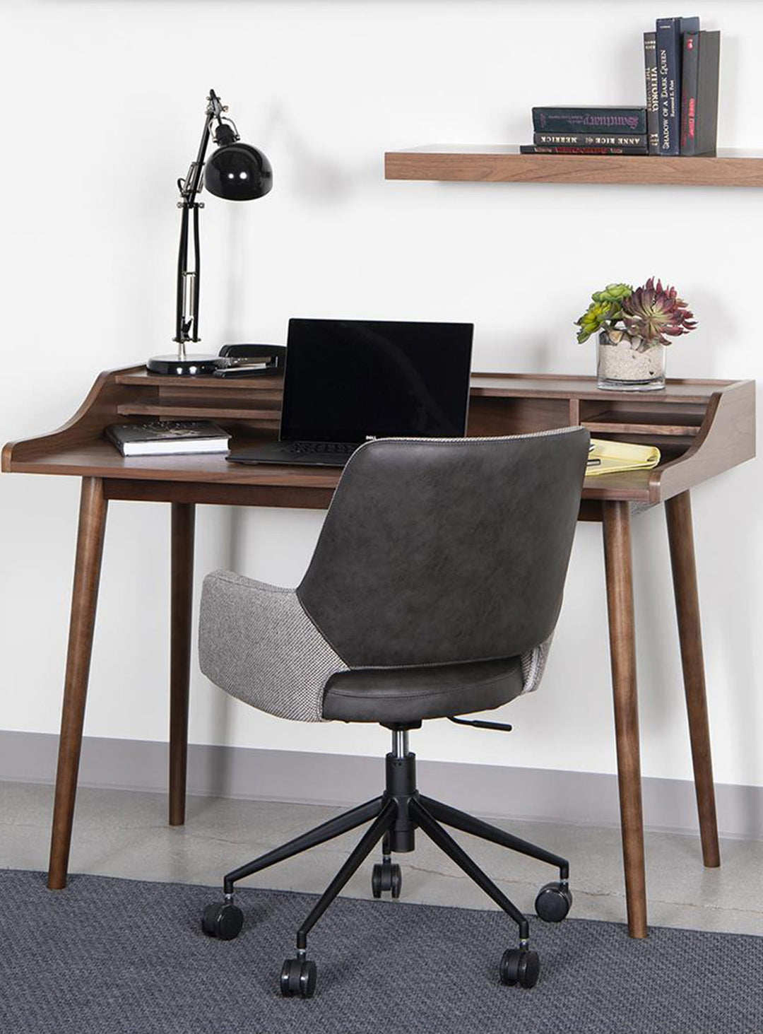 Bureau Flavio, idéal pour créer un coin travail fonctionnel et esthétique. noyer