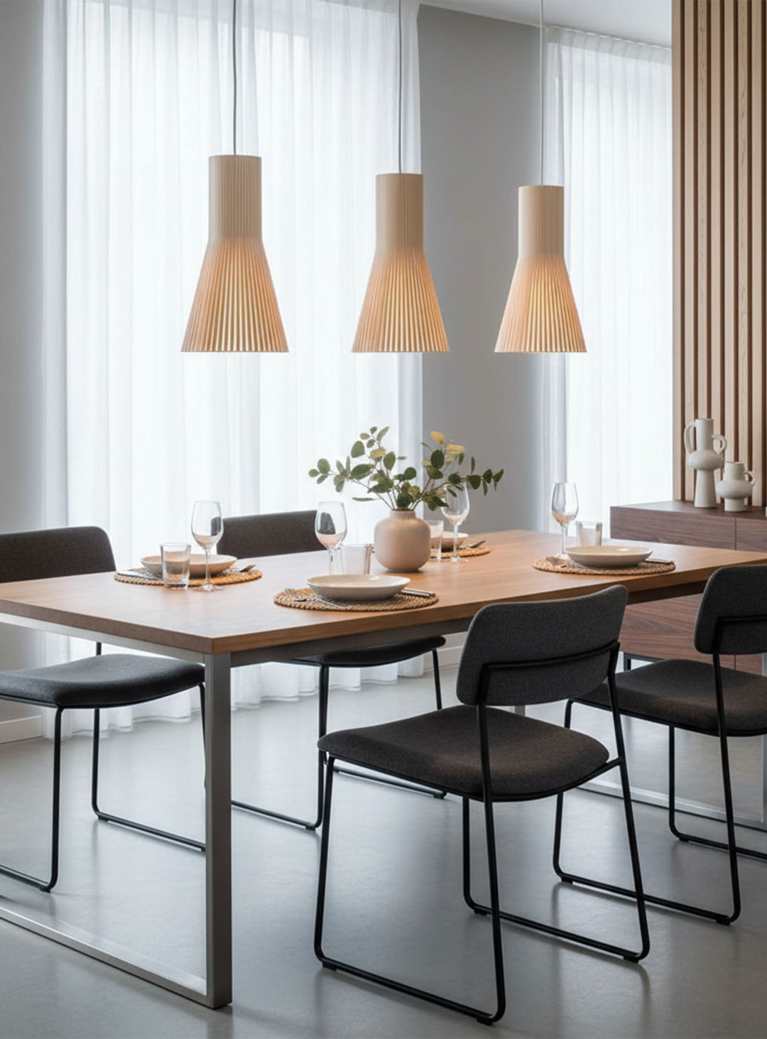 Abat-jour Flute A : design scandinave et lumière douce en lamelles de bois. naturel