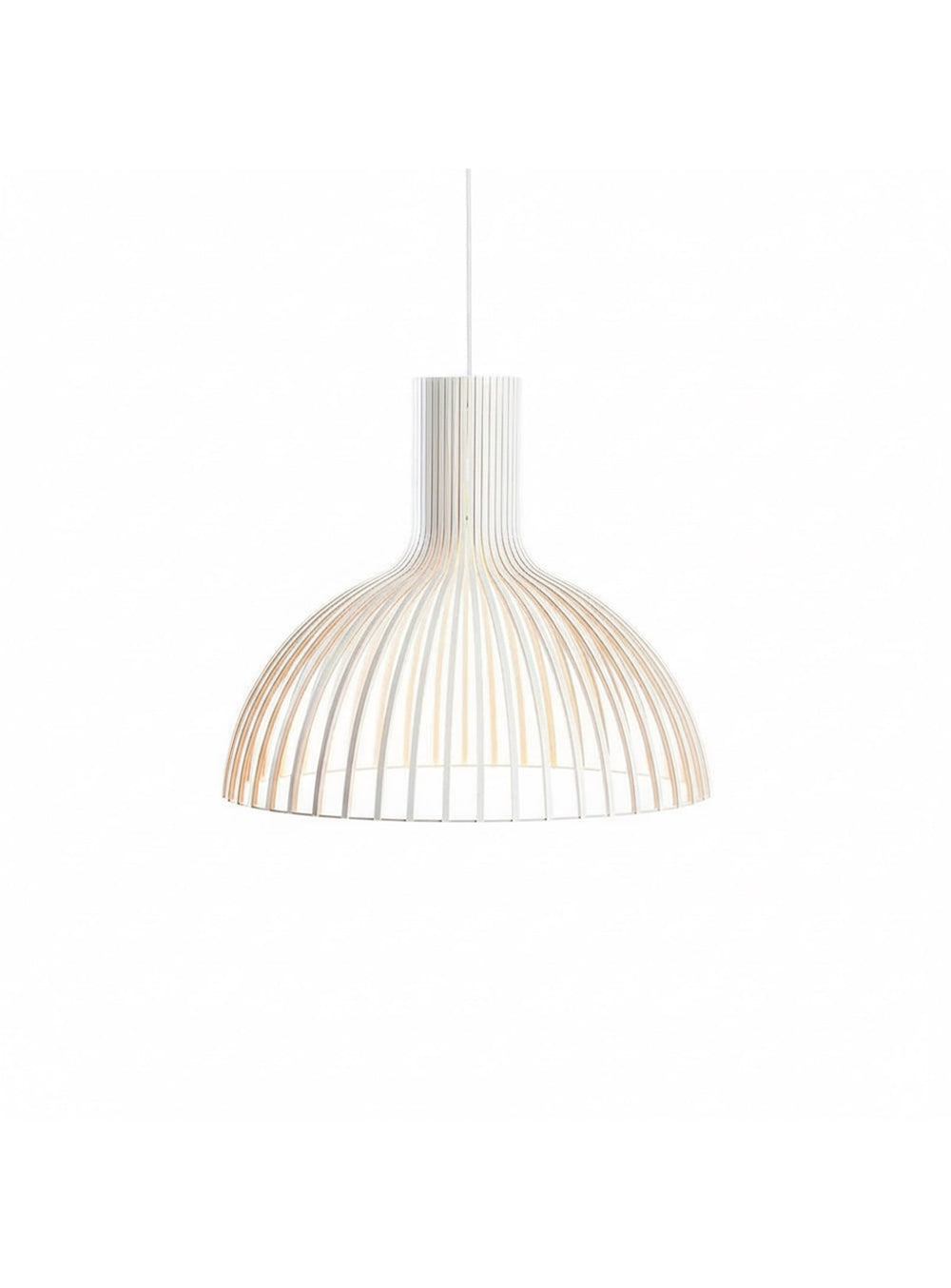 Flute B, suspension élégante en lamelles de bois pour ambiance cosy. blanc