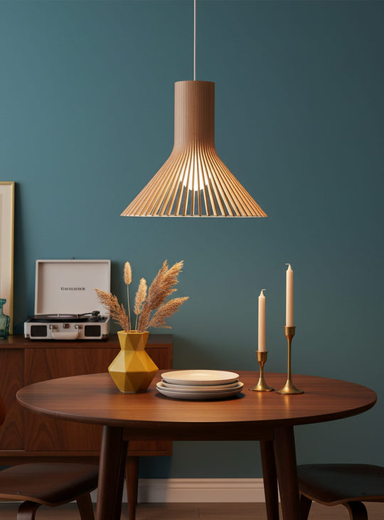 Abat-jour Flute D : jeu de lumière subtil et design naturel élégant.