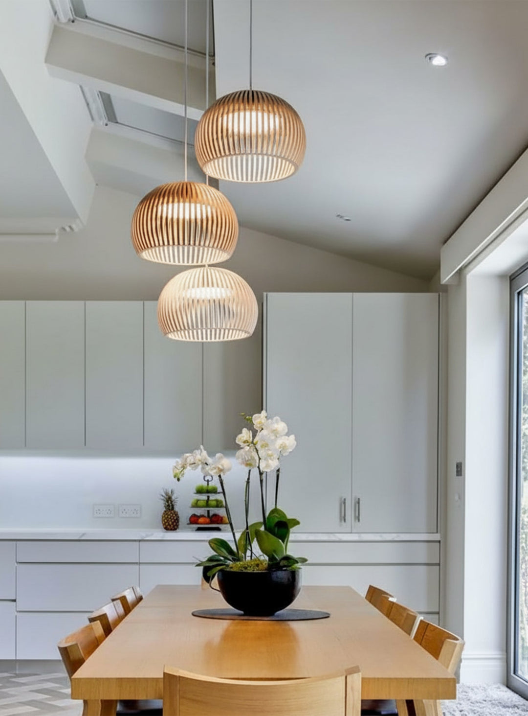 Abat-jour Flute E : suspension en bois naturel au design élégant.