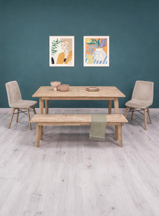 Table à dîner Gia spacieuse et élégante, extensible pour accueillir jusqu’à 8 convives.