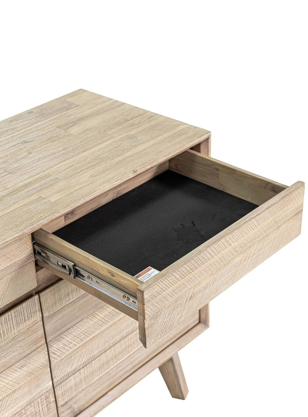Buffet Gia au design harmonieux, parfait pour une décoration rustique et minimaliste.