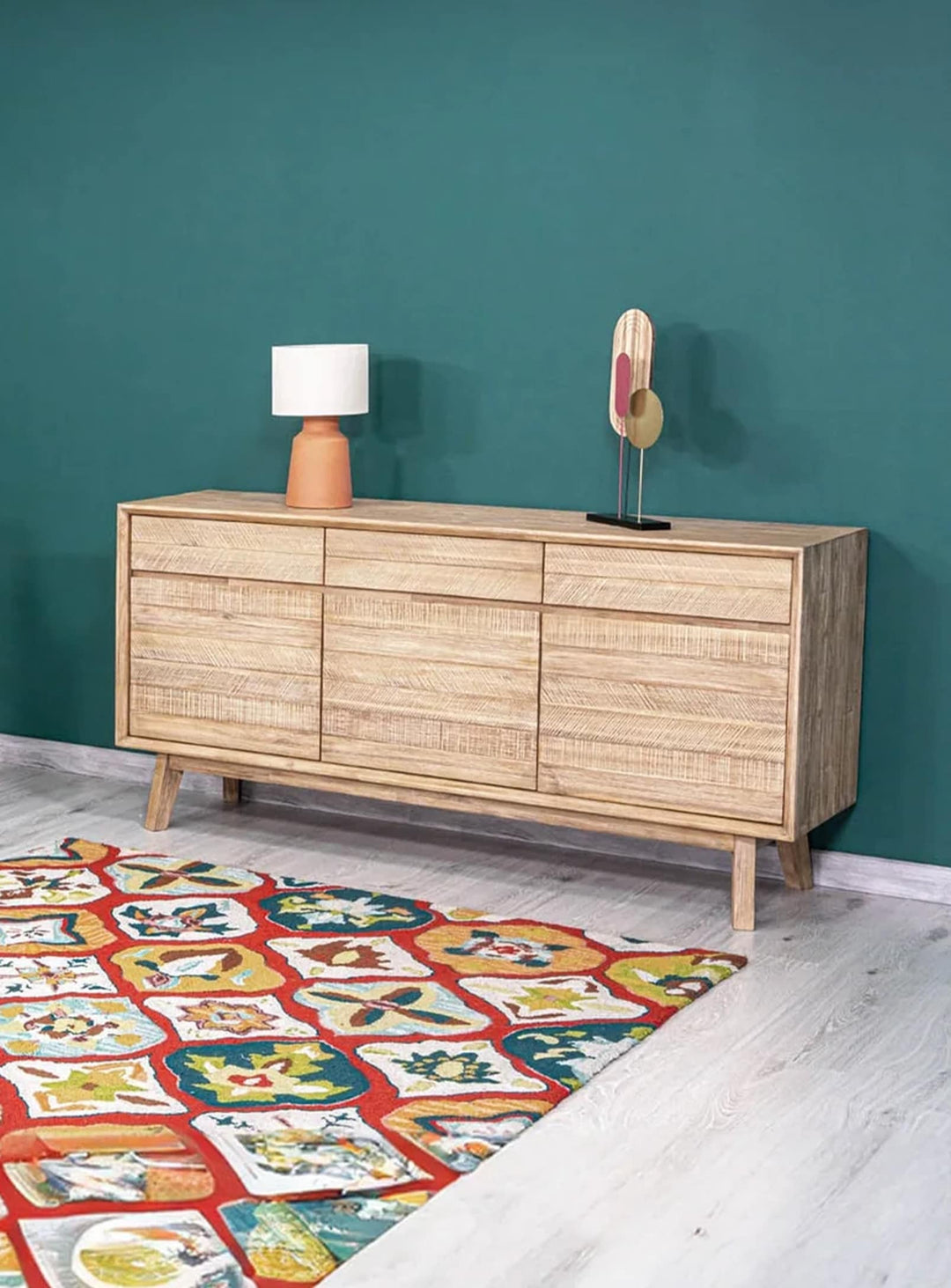 Buffet Gia au look naturel, idéal pour organiser votre espace avec style.