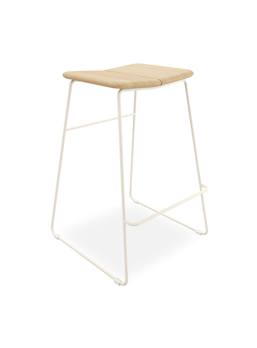 Tabouret Aero de Gus* Modern, assise arrondie en frêne FSC® et confort optimal. swan