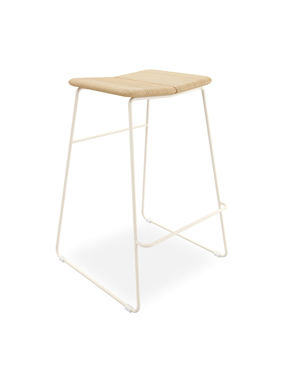 Tabouret Aero de Gus* Modern, assise arrondie en frêne FSC® et confort optimal. swan