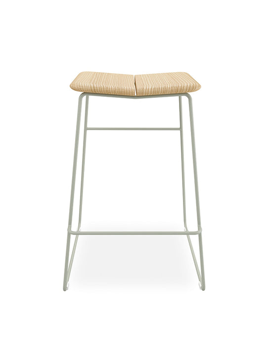 Tabouret de bar Gus* Modern Aero, disponible en trois teintes tendance. sage