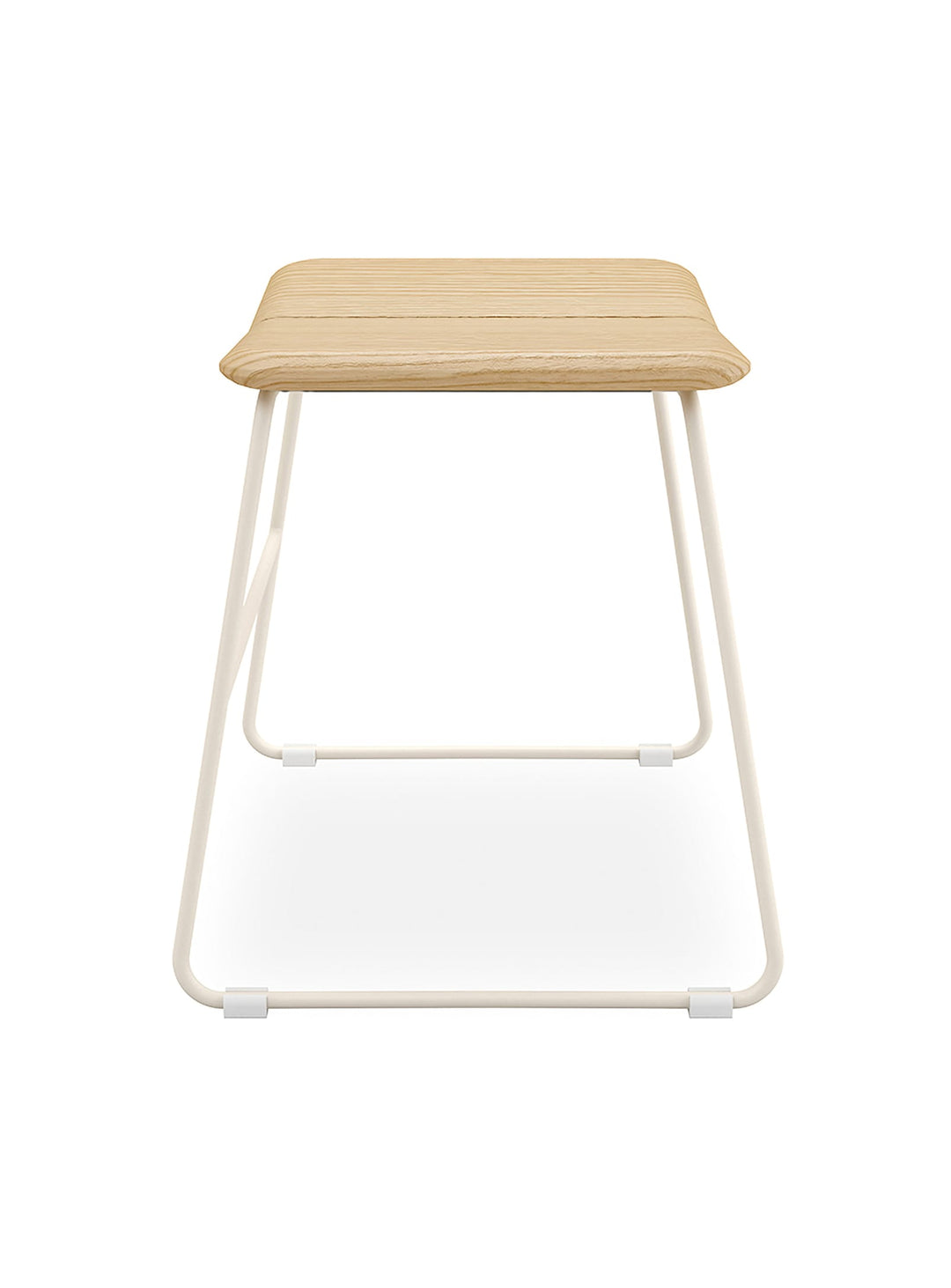 Tabouret en bois Aero de Gus* Modern, chanfreiné et confortable pour repas ou invités. swan