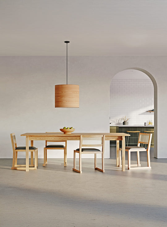 Table à dîner Annex Gus* Modern, pièce maîtresse pour repas conviviaux. chene blanc