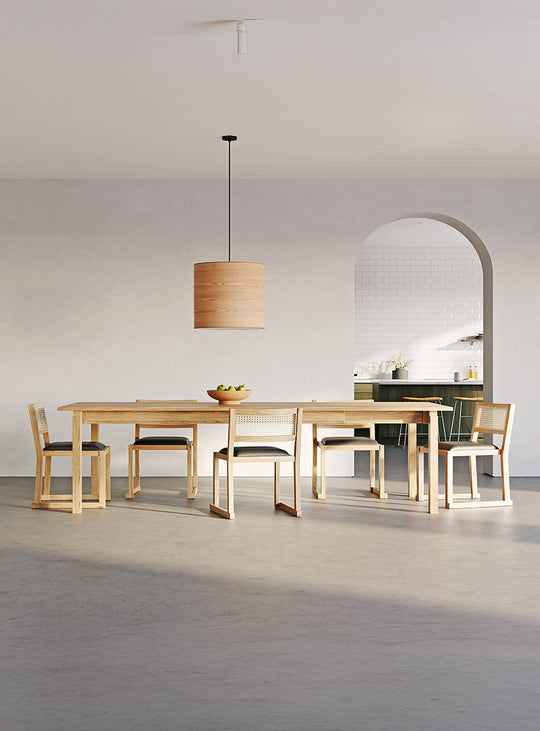 Table Annex de Gus* Modern, finition mate qui sublime le bois naturel. chene blanc