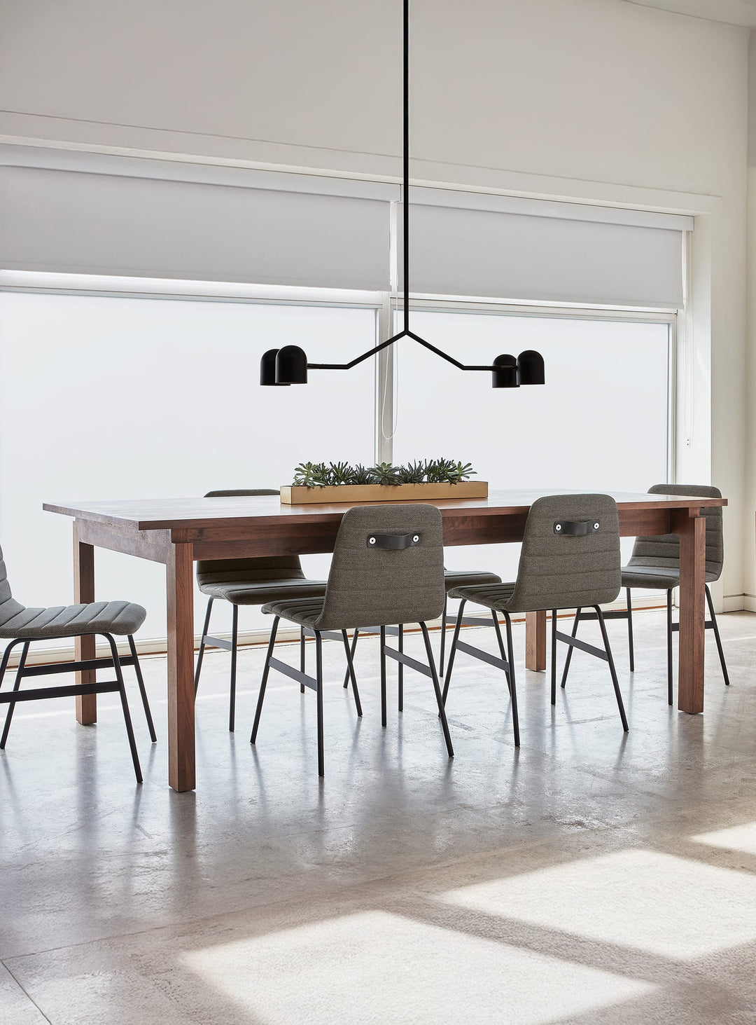 Table à dîner Annex Gus* Modern, modernité et élégance dans chaque détail. noyer