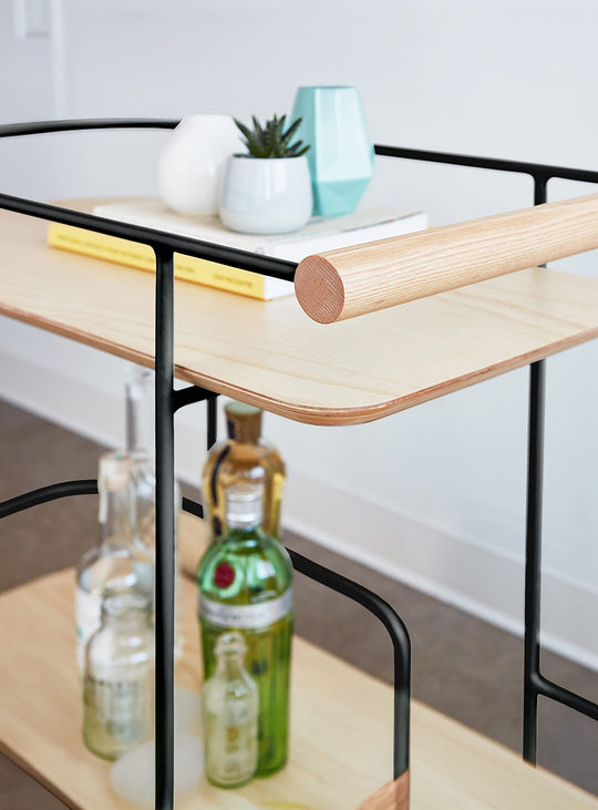 Chariot de bar Arcade de Gus* Modern, idéal pour un intérieur stylé. noir