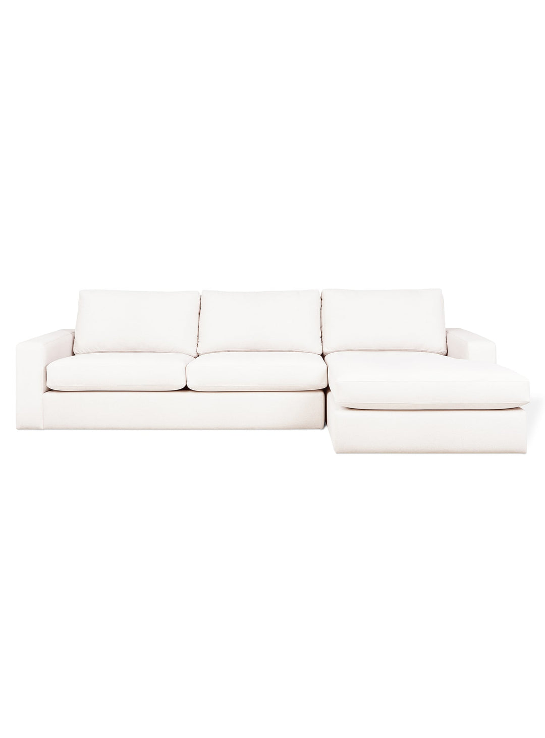 Le sofa sectionnel Ashdale de Gus* Modern allie style épuré et confort durable. merino cream