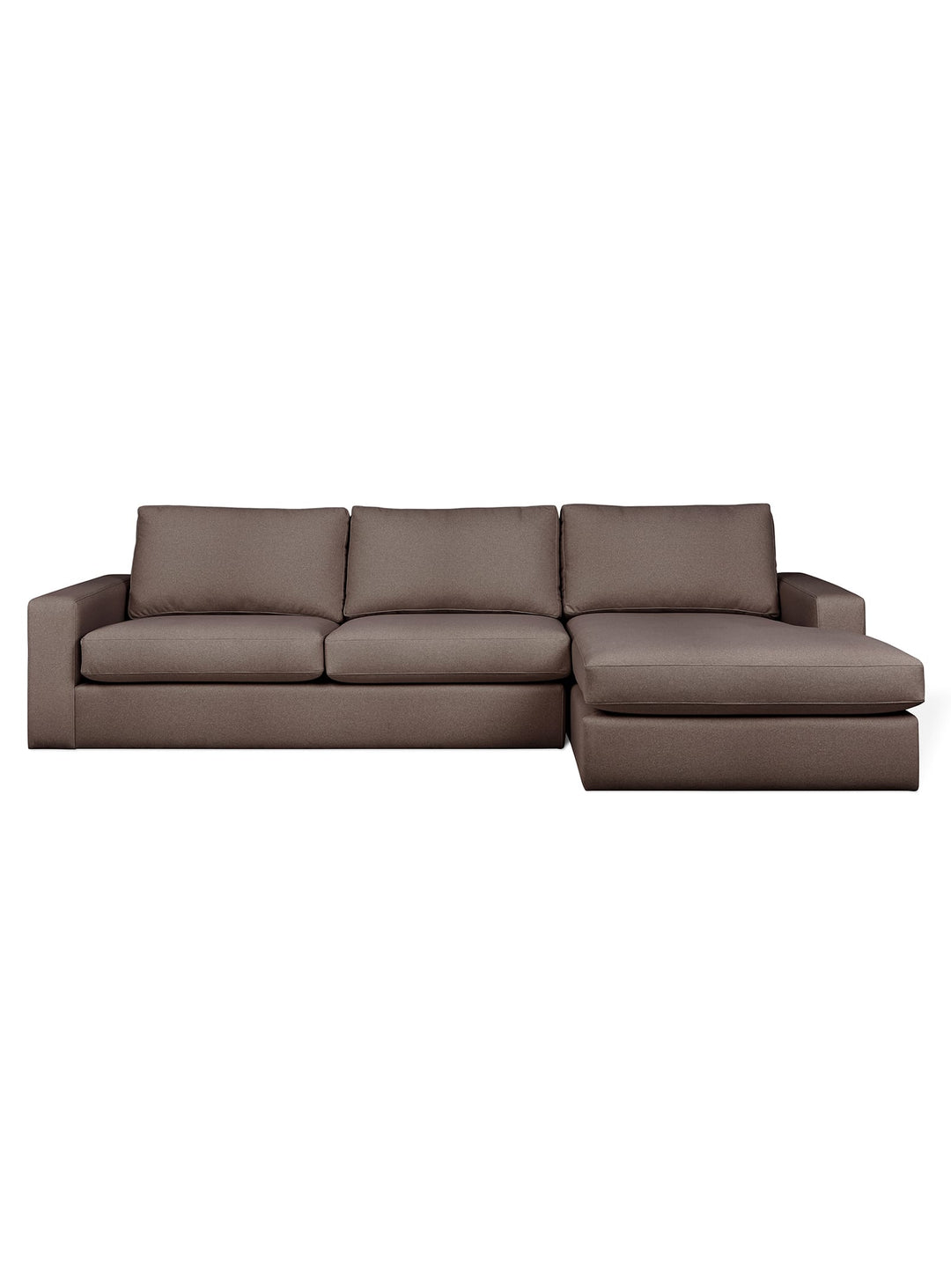 Le sofa sectionnel Ashdale de Gus* Modern, minimaliste et accueillant. merino carob