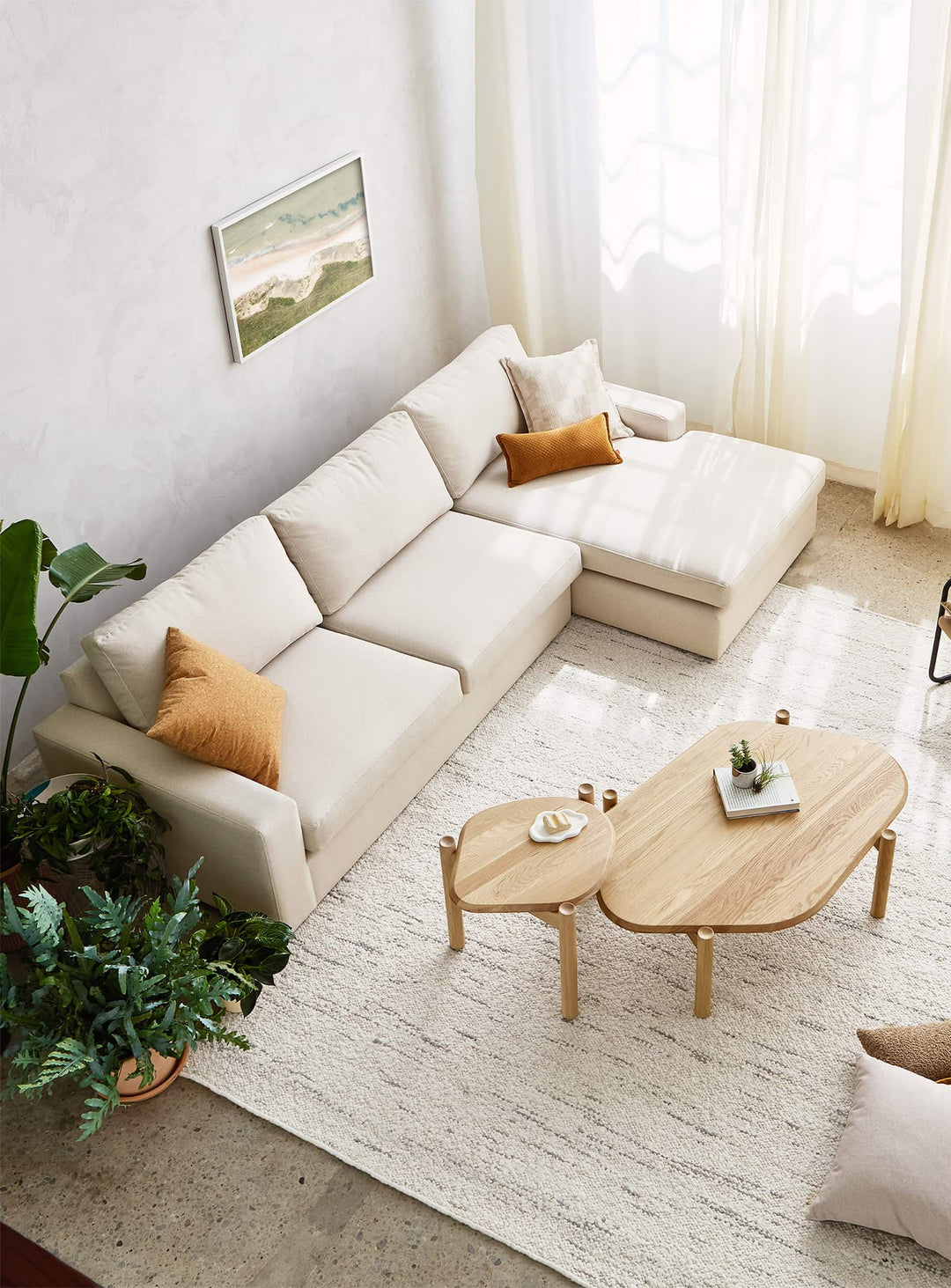 Sofa sectionnel Ashdale de Gus* Modern : design minimaliste et confort absolu. merino cream