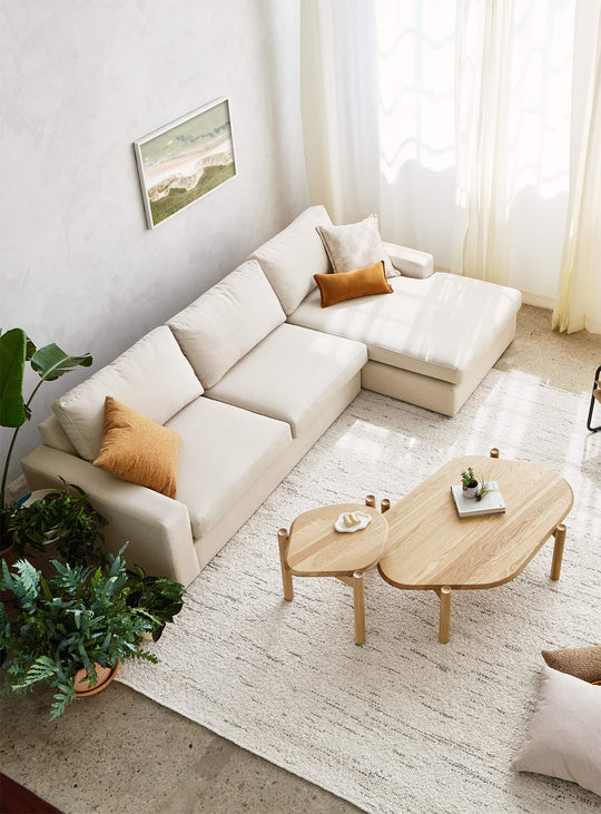 Sofa sectionnel Ashdale de Gus* Modern : design minimaliste et confort absolu. merino cream
