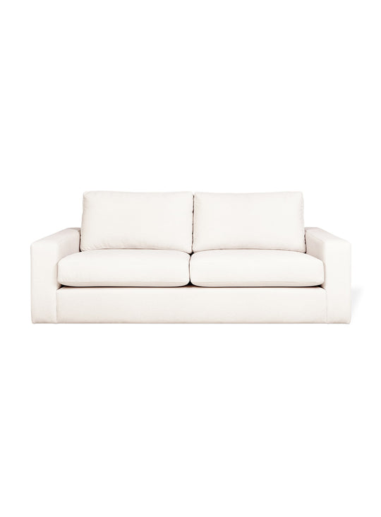 Gus* Modern Ashdale, le sofa élégant au style épuré et durable. Merino cream