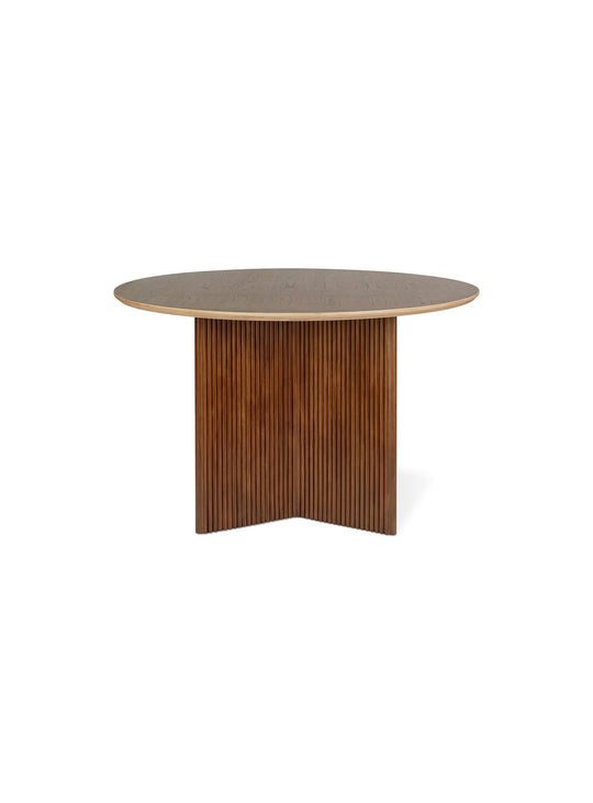 Table ronde Atwell signée Gus* Modern : élégance, authenticité et design pur.