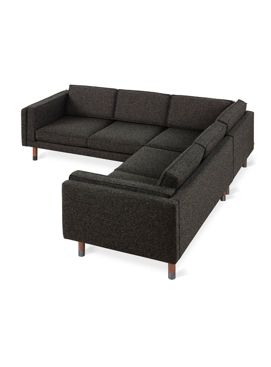 Gus* Modern signe le sofa Augusta, confort structuré et design élégant. funfetti galaxy