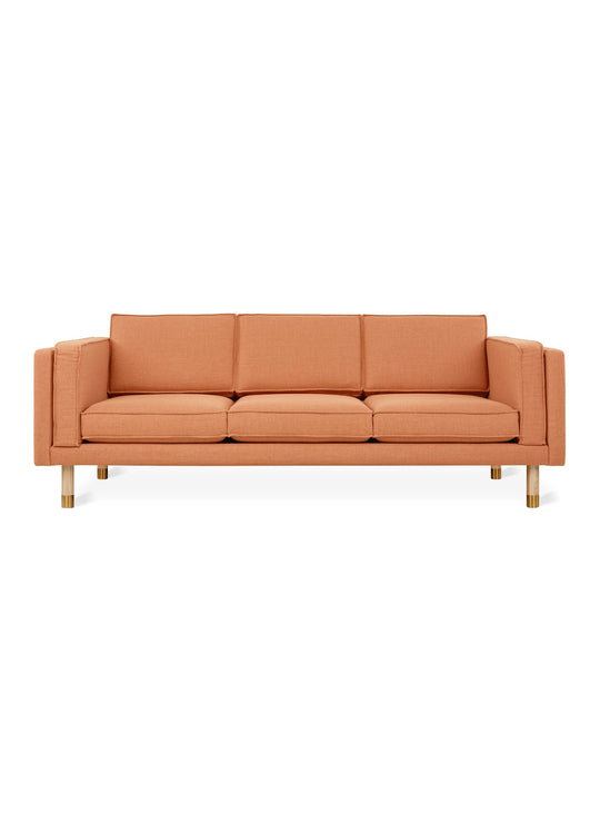 Le sofa Augusta de Gus* Modern, design mid-century et confort durable. caledon sedona