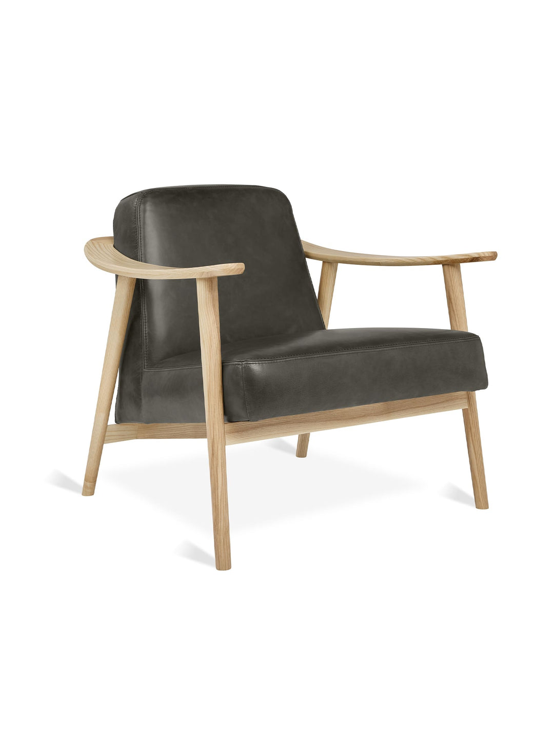 Fauteuil scandinave Gus* Modern Baltic : chaleur du bois et sobriété. Cuir Tucson Char, frêne.