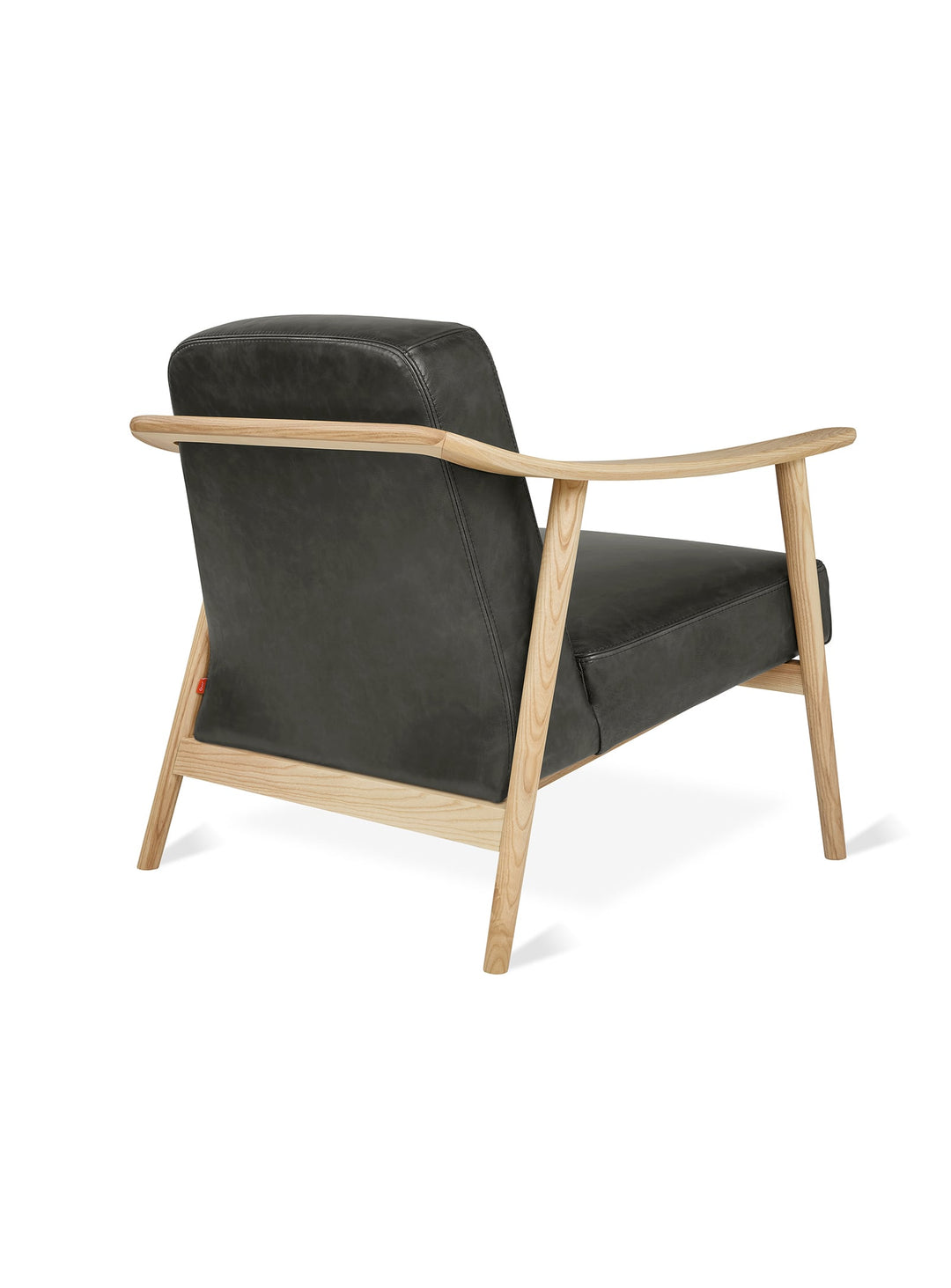 Fauteuil Baltic de Gus* Modern : charme scandinave et finitions soignées.
