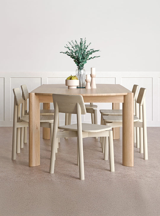 Table Bancroft Gus* Modern, courbes subtiles et style scandi intemporel. chene blanc