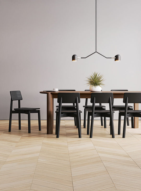 Table à dîner Bancroft de Gus* Modern, parfaite pour créer des souvenirs durables. noyer