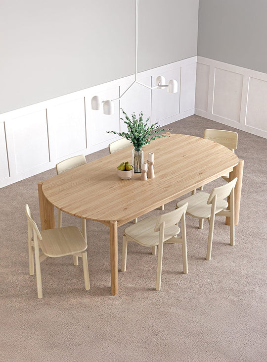 Table à dîner Bancroft de Gus* Modern, style scandinave chaleureux et moderne. chene blanc