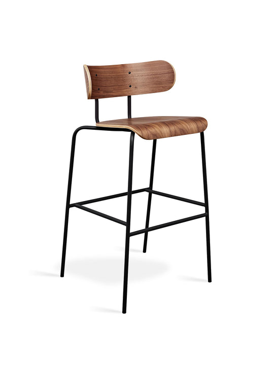Le tabouret de bar Bantam de Gus* Modern : assise ergonomique et placage raffiné. Noyer.