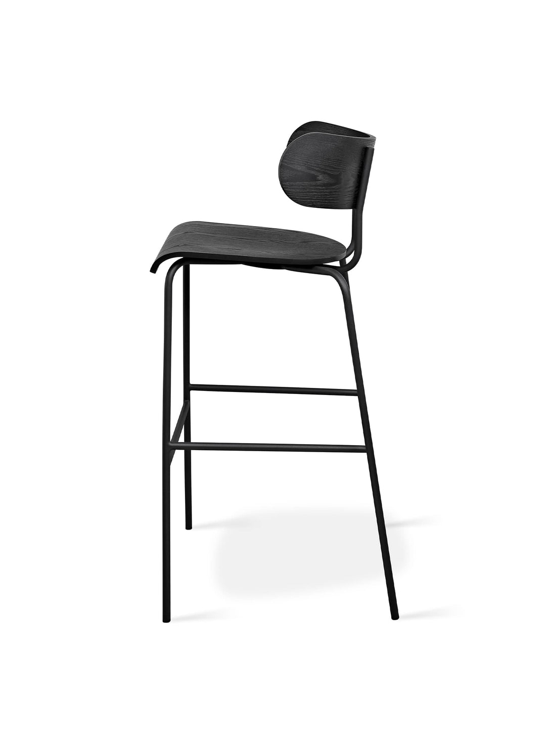Style intemporel et confort durable pour le tabouret de bar Bantam de Gus* Modern. Frene noir.