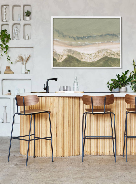 Placage en frêne ou noyer et structure en acier pour le tabouret de bar Bantam de Gus* Modern. Noyer.