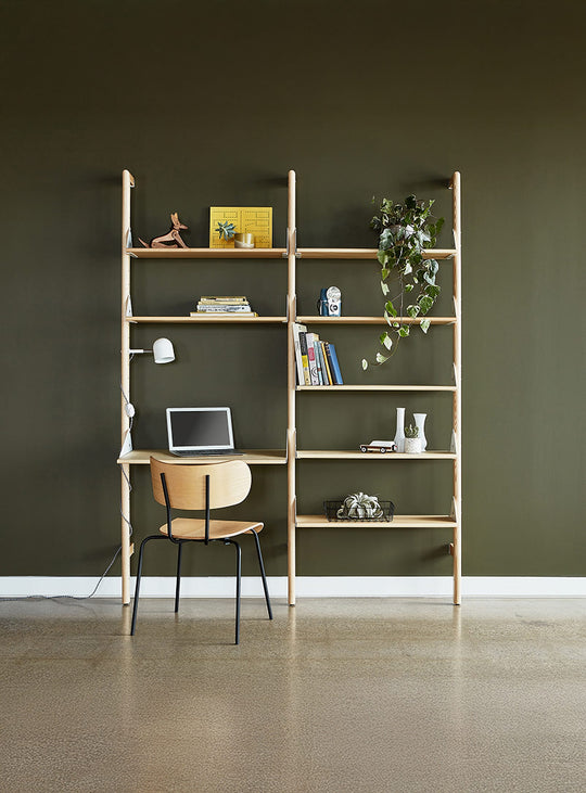 Chaise à dîner Gus* Modern Bantam, empilable et élégante. frene