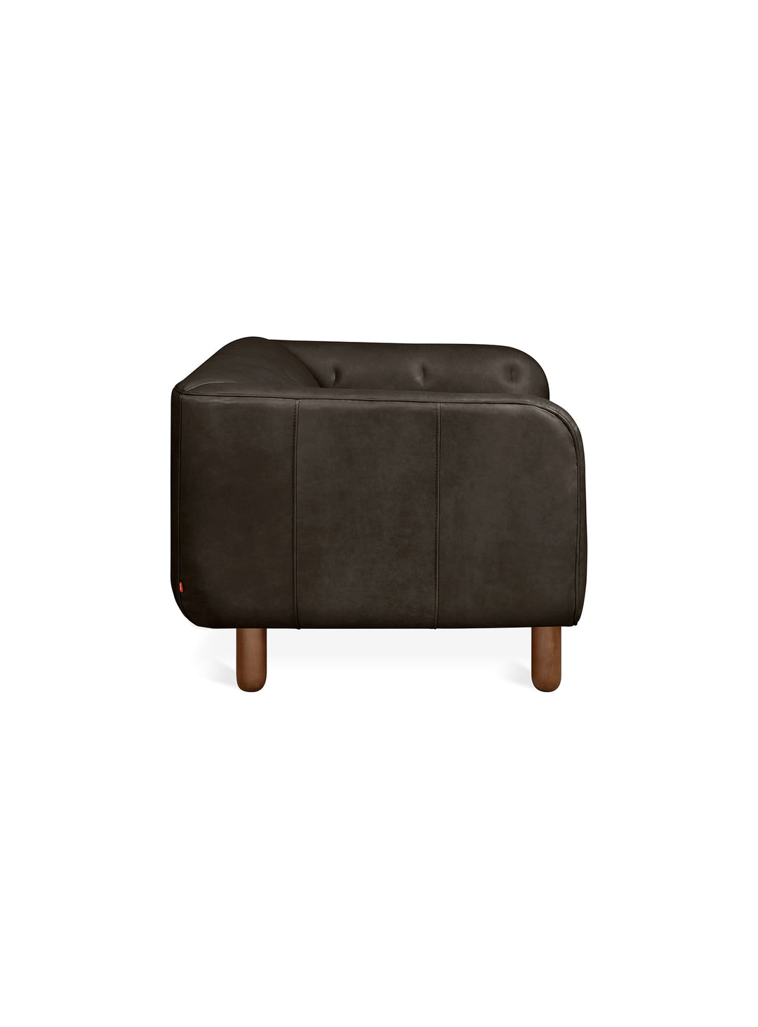 Le fauteuil Beaconsfield de Gus* Modern allie tradition et modernité. cuir noir