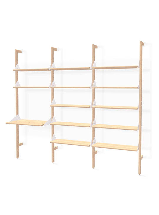 Branch 3 de Gus* Modern : une bibliothèque modulaire inspirée du Mid-century Modern pour un rangement élégant et personnalisable. Blanc / naturel.