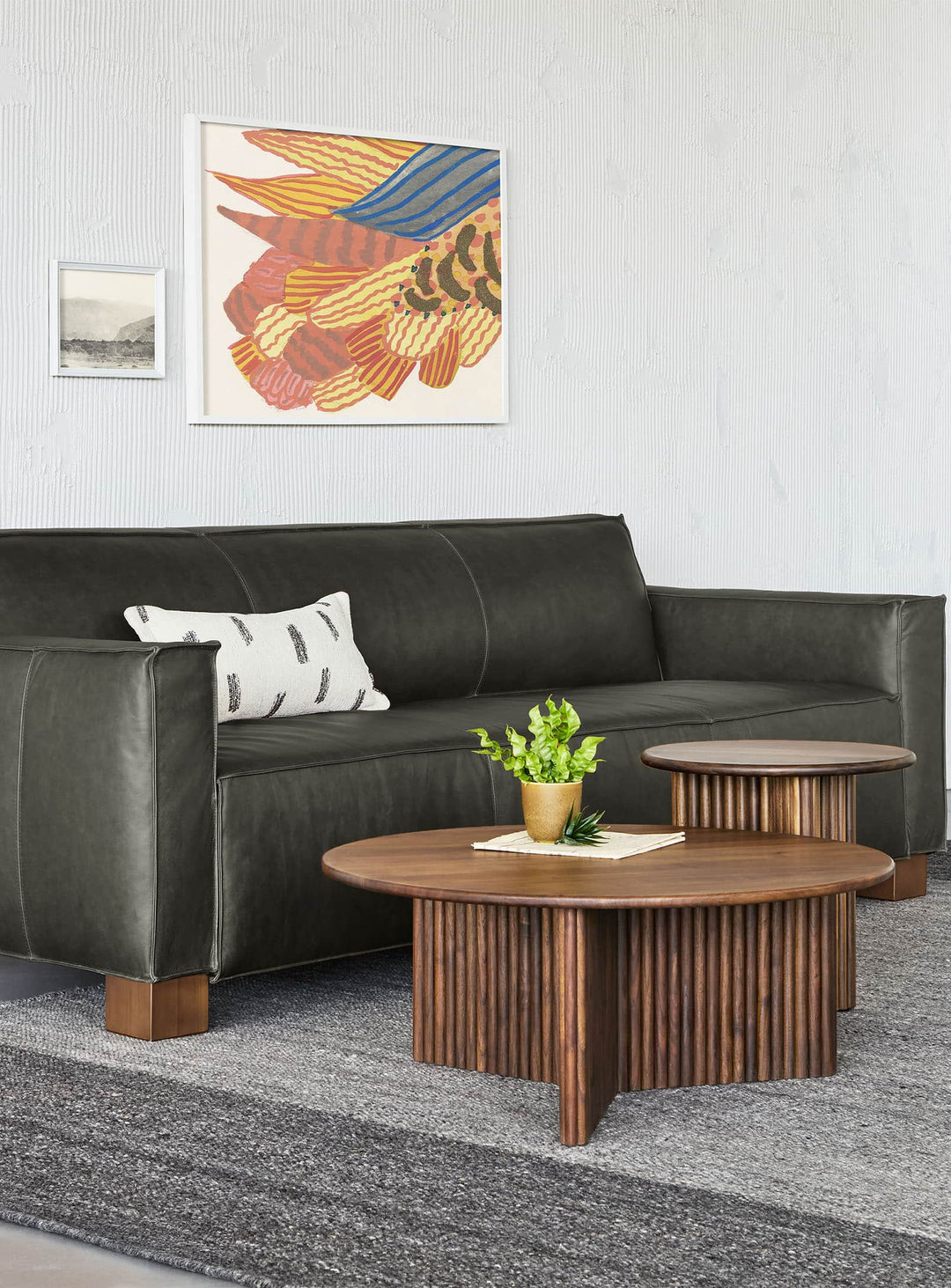 Le sofa Cabot de Gus* Modern : une pièce masculine et sophistiquée. Cuir tucson char