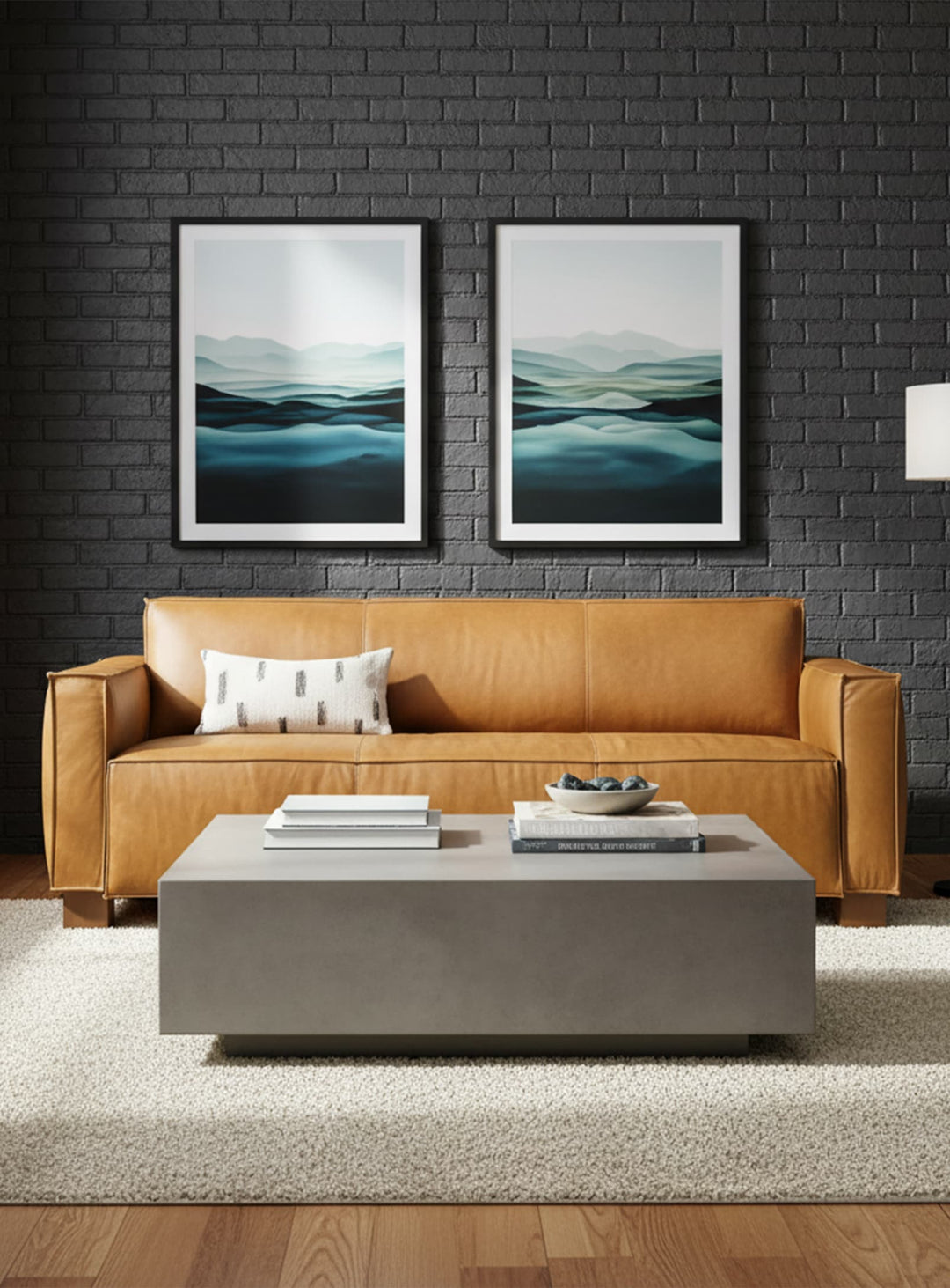 Le sofa Cabot de Gus* Modern : cuir italien raffiné et confort durable. Cuir tucson sienna