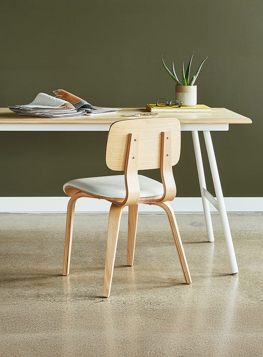 Chaise Cardinal Gus* Modern, parfaite pour salle à manger ou bureau moderne. frene