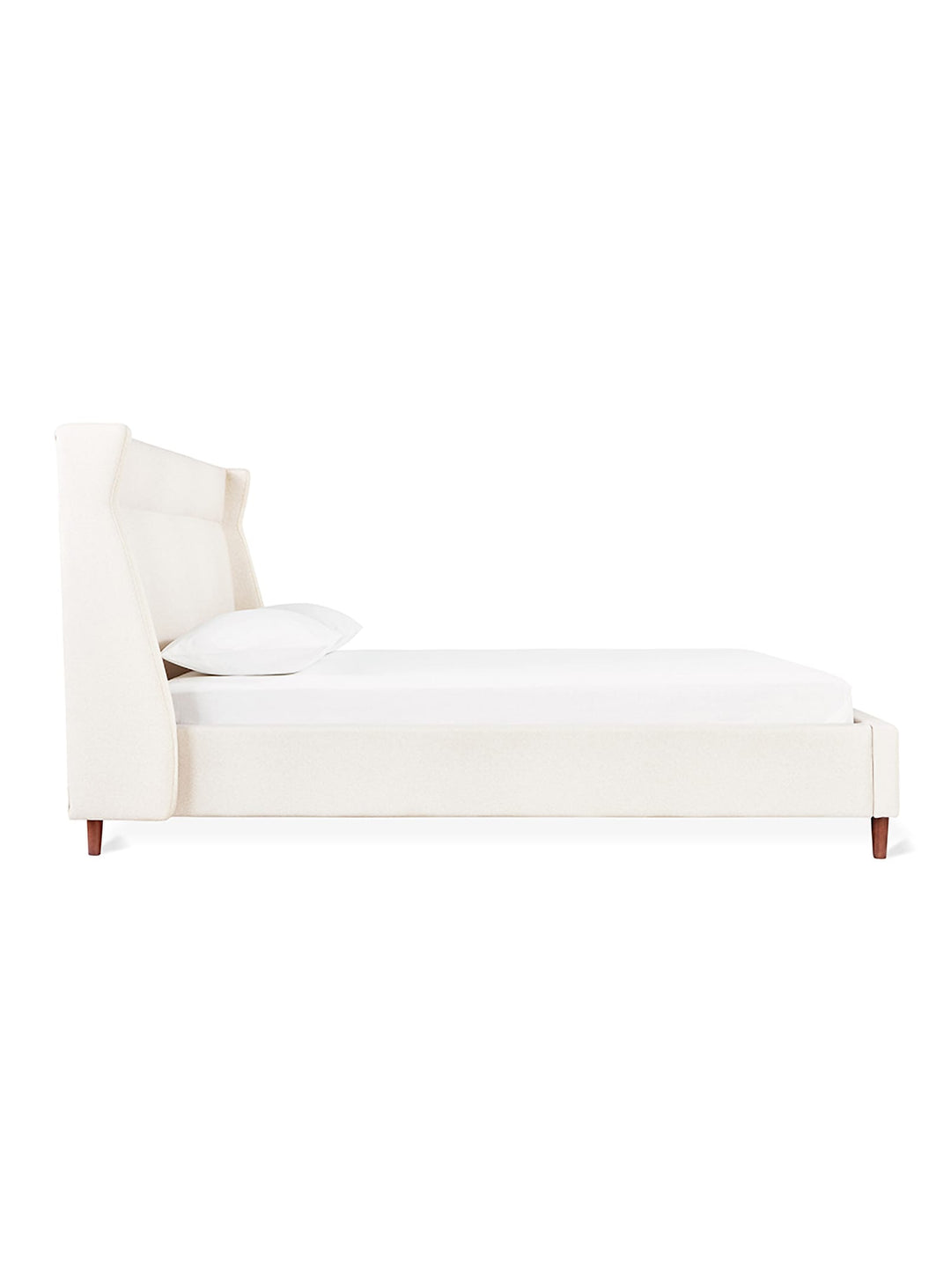 Gus* Modern Carmichael : lit rembourré au style classique revisité. merino cream