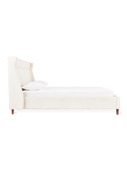 Gus* Modern Carmichael : lit rembourré au style classique revisité. merino cream